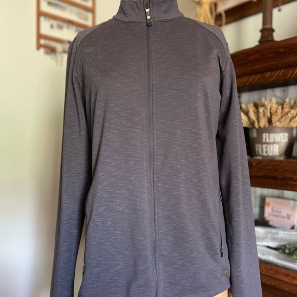 sherpa Jackets & Blazers - Sherpa women’s large UPF 50 zip up jacket